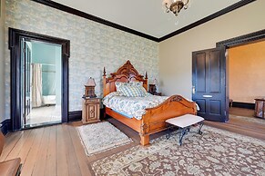 Walk to Golf Course: Spacious Rough River Retreat!