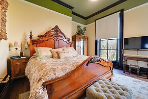 Walk to Golf Course: Spacious Rough River Retreat!
