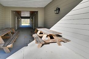 Riverfront Family Escape in Falls of Rough!