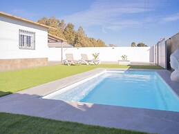 Encantador Chalet con Piscina