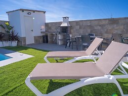 Encantador Chalet con Piscina