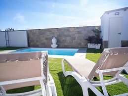 Encantador Chalet con Piscina