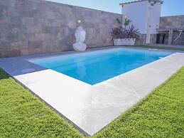 Encantador Chalet con Piscina