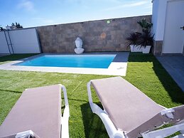 Encantador Chalet con Piscina