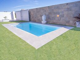 Encantador Chalet con Piscina