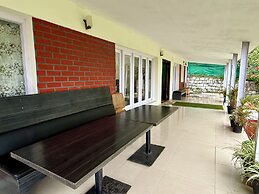 Nilgiris Inn