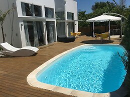 No1 Stylish Beach House With Pool