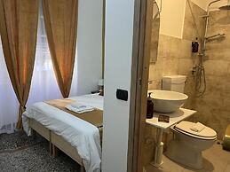 Genova Gold Rooms