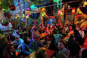 SECRET GARDEN Hostel - WANDERNEST Cat Ba