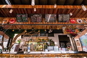SECRET GARDEN Hostel - WANDERNEST Cat Ba