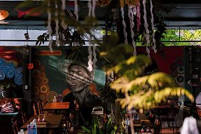 SECRET GARDEN Hostel - WANDERNEST Cat Ba