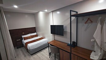 Akira Hotel
