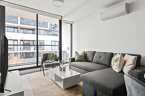 Modern 2BR Apt by the Yarra River