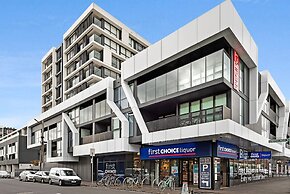 Modern 2BR Apt by the Yarra River