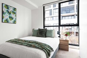 Modern 2BR Apt by the Yarra River