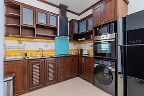 2BR with Pool Near Beaches V267