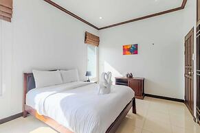 2BR with Pool Near Beaches V267