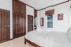 2BR with Pool Near Beaches V267