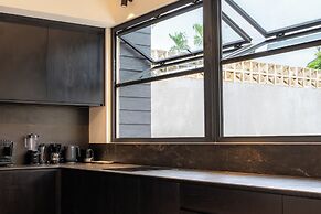 Black Villa by Betterplace