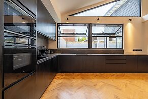 Black Villa by Betterplace