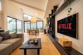 Black Villa by Betterplace