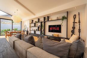 Black Villa by Betterplace