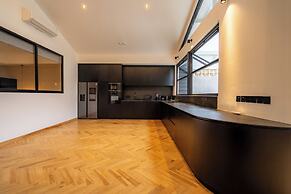 Black Villa by Betterplace