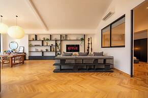 Black Villa by Betterplace