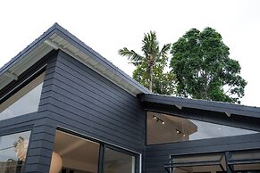 Black Villa by Betterplace