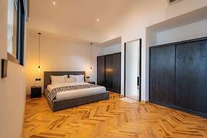 Black Villa by Betterplace