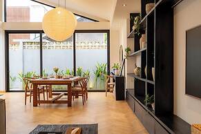 Black Villa by Betterplace