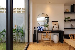 Black Villa by Betterplace