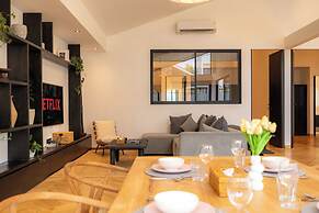 Black Villa by Betterplace