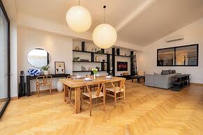 Black Villa by Betterplace