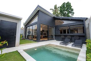 Black Villa by Betterplace