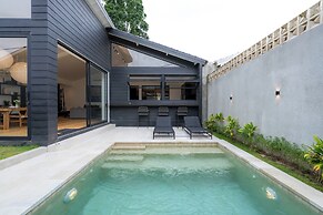 Black Villa by Betterplace