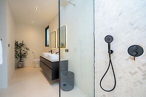 Black Villa by Betterplace