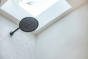 Black Villa by Betterplace