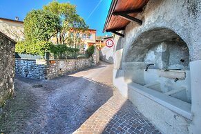 Le Fontane With View Lake
