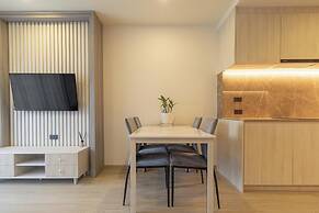 1BR with Pool Gym Great Location C246