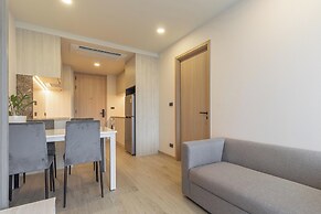 1BR with Pool Gym Great Location C246