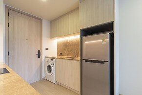 1BR with Pool Gym Great Location C246