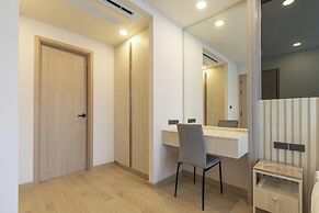 1BR with Pool Gym Great Location C246