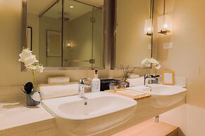 Hotel Residences at Acqua