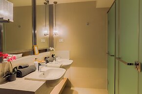Hotel Residences at Acqua