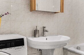 2BR Apt Next to Vienna Vibrant Center