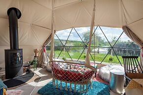 Romantic Lakeview Dome