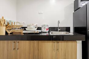 Near SM BF & Shopwise Slex Accessible 2BR for 4