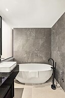 Radisson RED Auckland