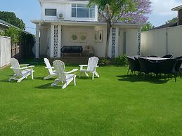 Light Filled 3-bed Coastal Home at Brighton Beach